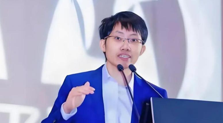 身家飙涨，梁文锋成全球AI创始人首富 据了解，梁文锋的个人身家已经在2026