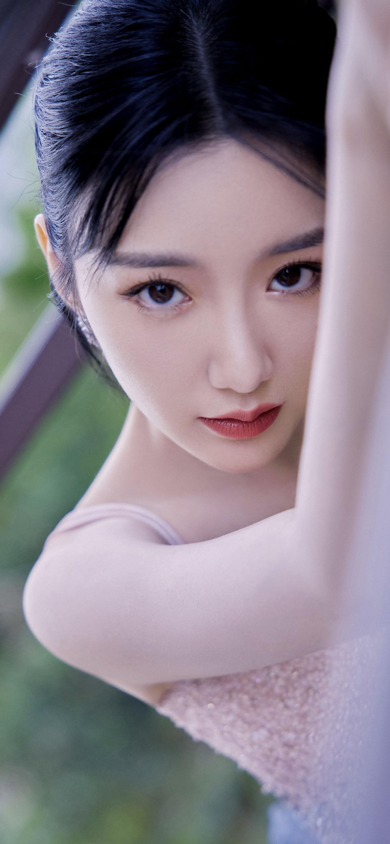 美女壁纸-第6338期-毛晓彤