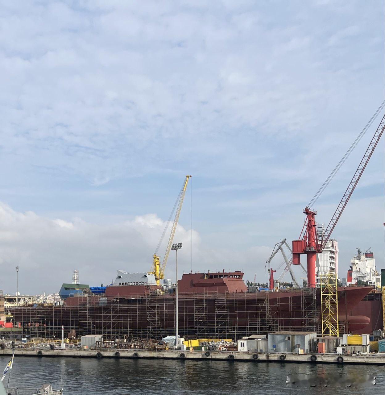 🇹🇷土耳其正在继续建造第六艘护卫舰“卡拉德尼兹”号（F-520），该项目属于