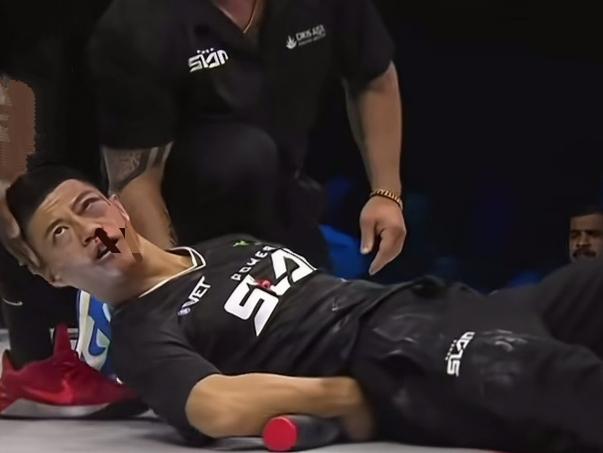 赵鸿刚虽然输给了阿曼塔耶夫，但是敢参加这项比赛也够爷们！作为通背拳的传人，他