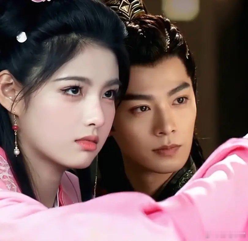 吃🍉爱奇艺古装剧《沧海花开》月都花落沧海花开导演：邓科《大奉打更人》编剧：