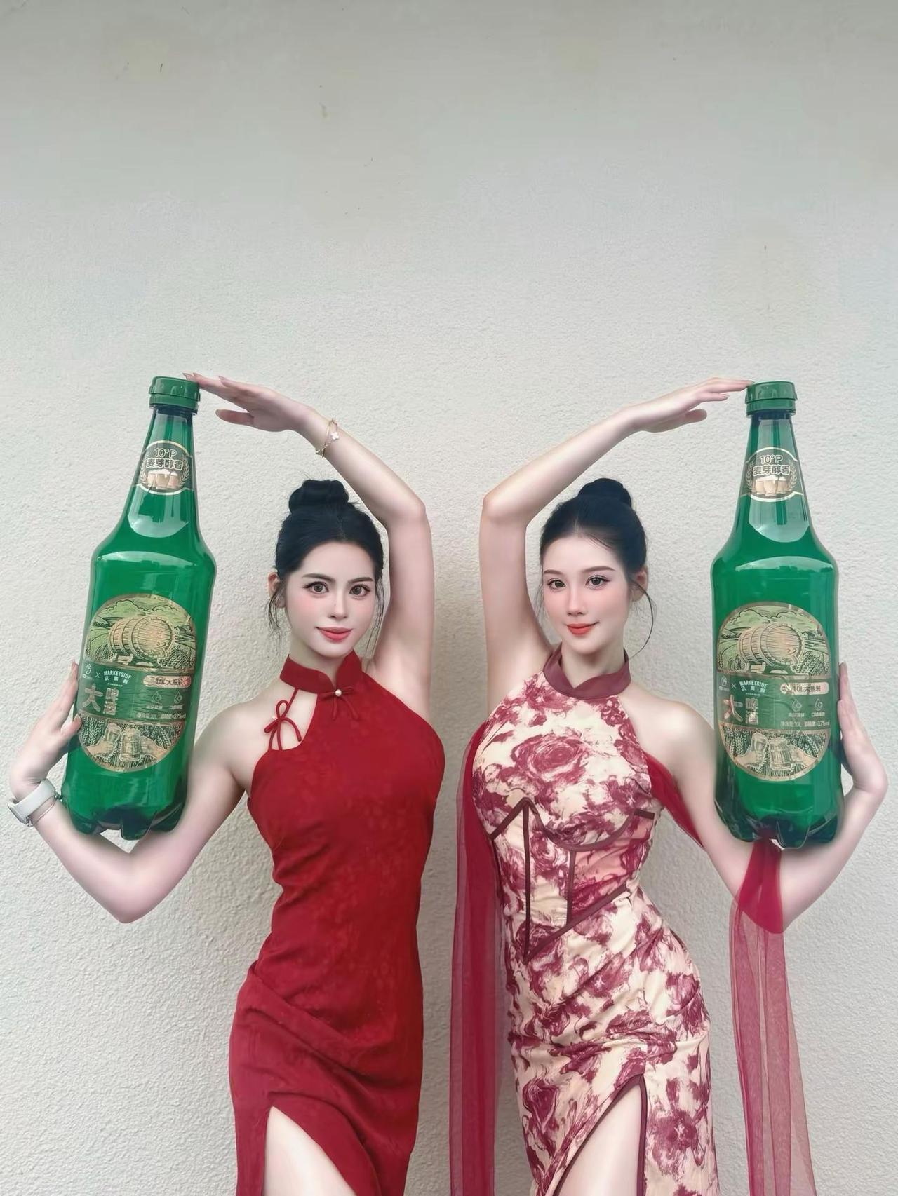 大家都幸福了那么这两瓶酒谁来喝超大啤酒微醺大长腿旗袍