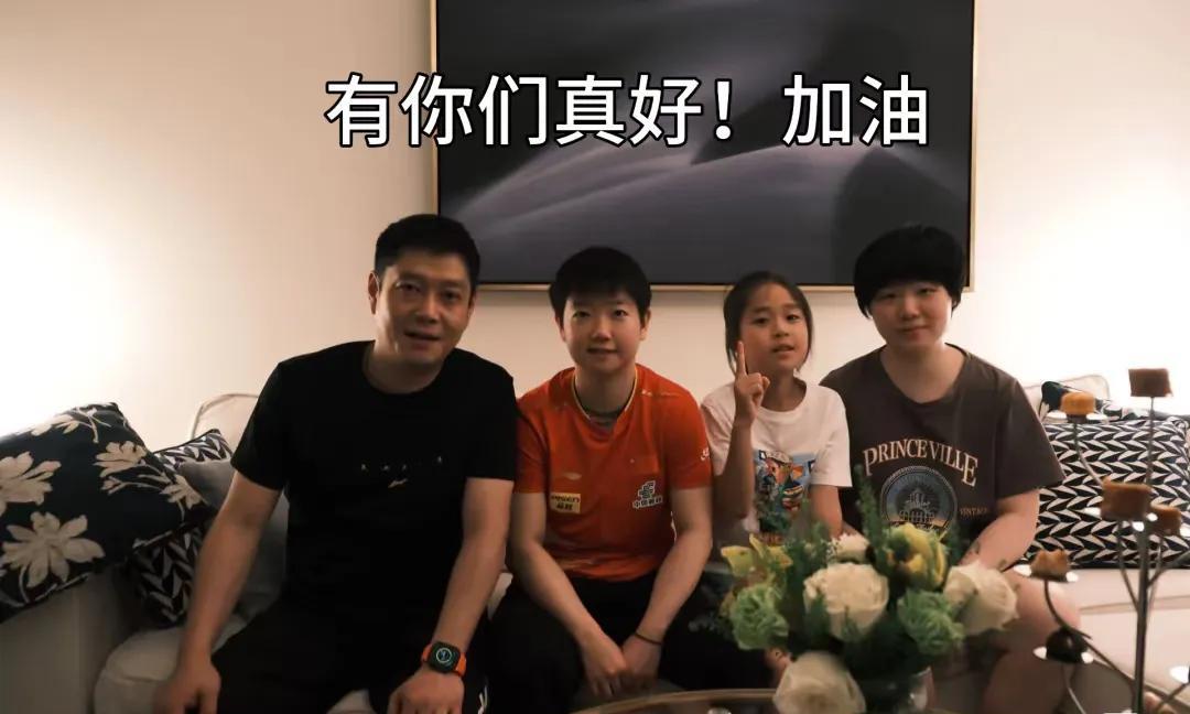 仨闺女同框了，老Coco的命真好老Coco多哈幸福的不要不要的，俩闺女三个冠军