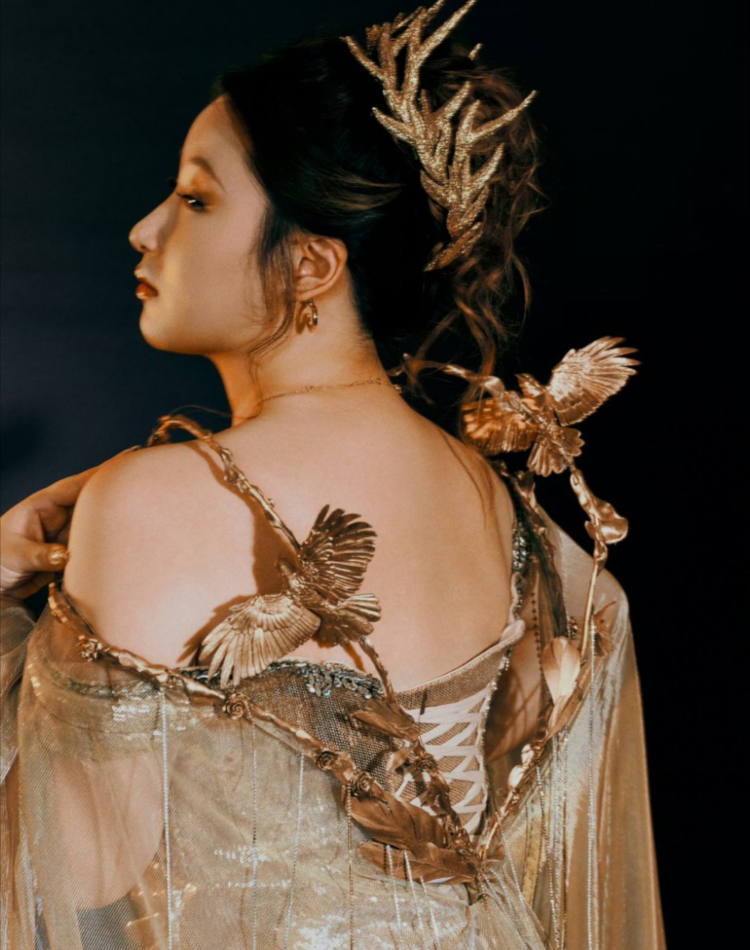 锤娜丽莎惊喜之夜，美成这样干嘛🔥这个造型也太美了[爱心]这个造型是必须要加鸡腿