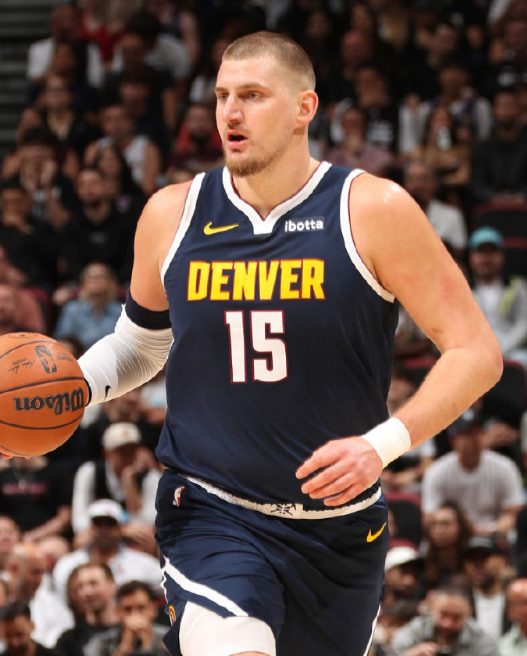 EvanJeffries表示约基奇伤情可能存在的担忧如下：最佳情况：过度伸