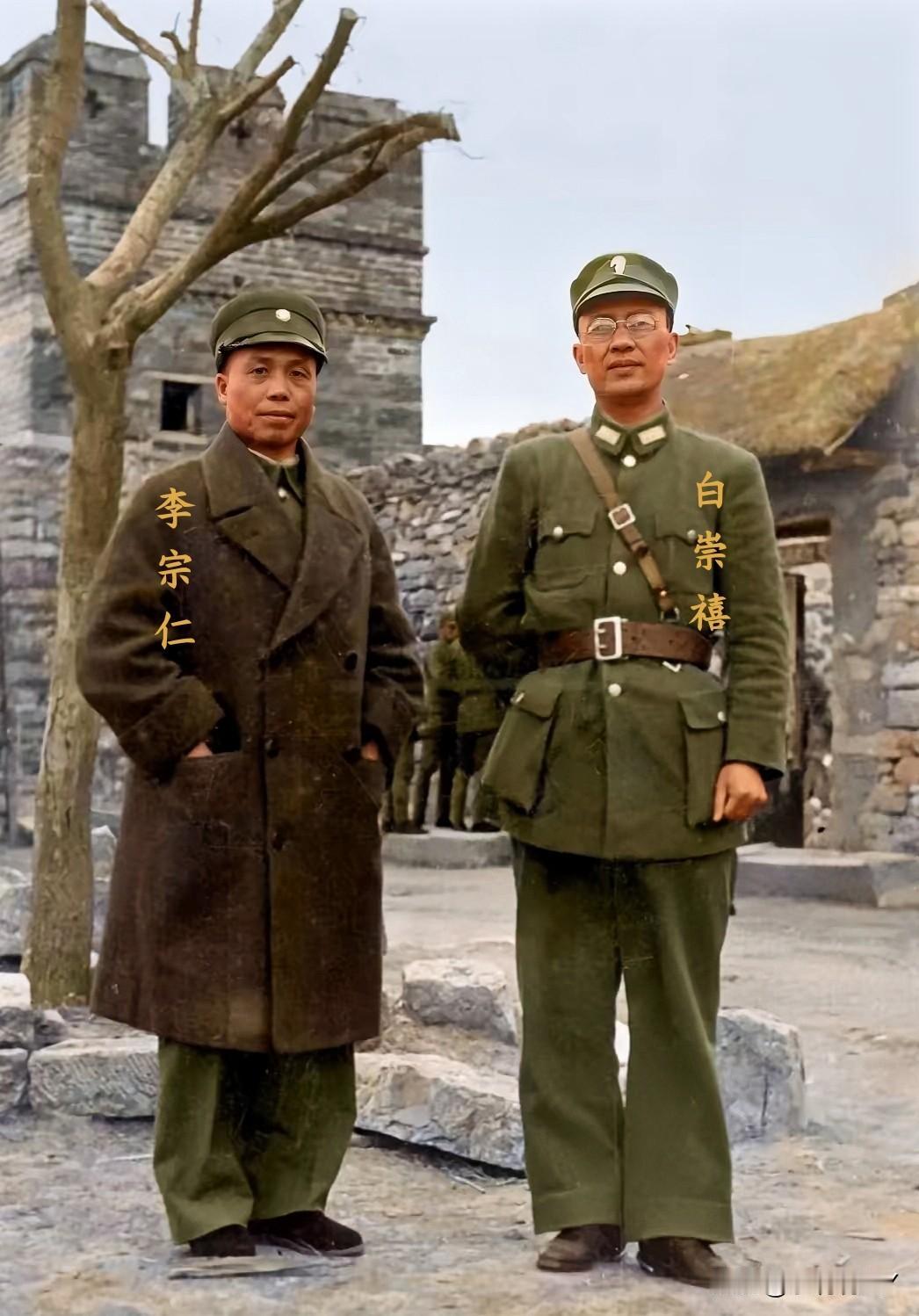 这才是李宗仁将军与白崇禧的真实模样，并非演员所饰演的角色！这张珍贵的老照片摄于1