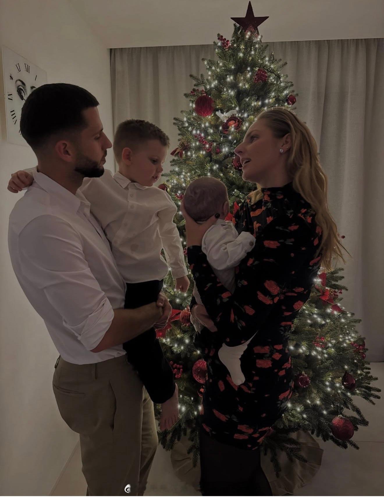 克普利斯科娃一家颜值好高。