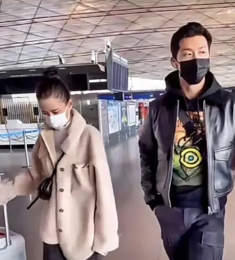 何超莲真是一个让人看不懂的豪门千金。你要说她恋爱脑吧，她又不肯为爱情付出。