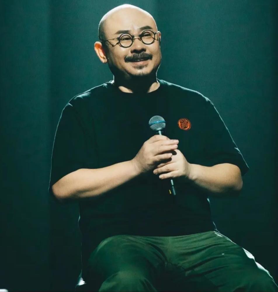 刀郎和那英的歌你更喜欢谁的若论音乐，刀郎与那英各有千秋。但我更偏爱刀郎——他的创