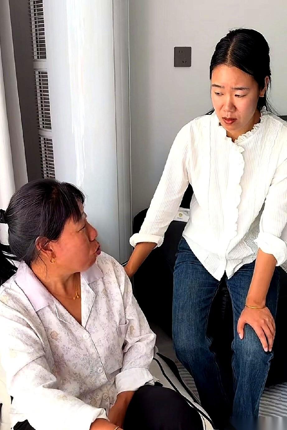 老太太突然死活要把自家的房子挂出去收租金。大姑姐听到风声，急慌慌跑回家堵着门劝。
