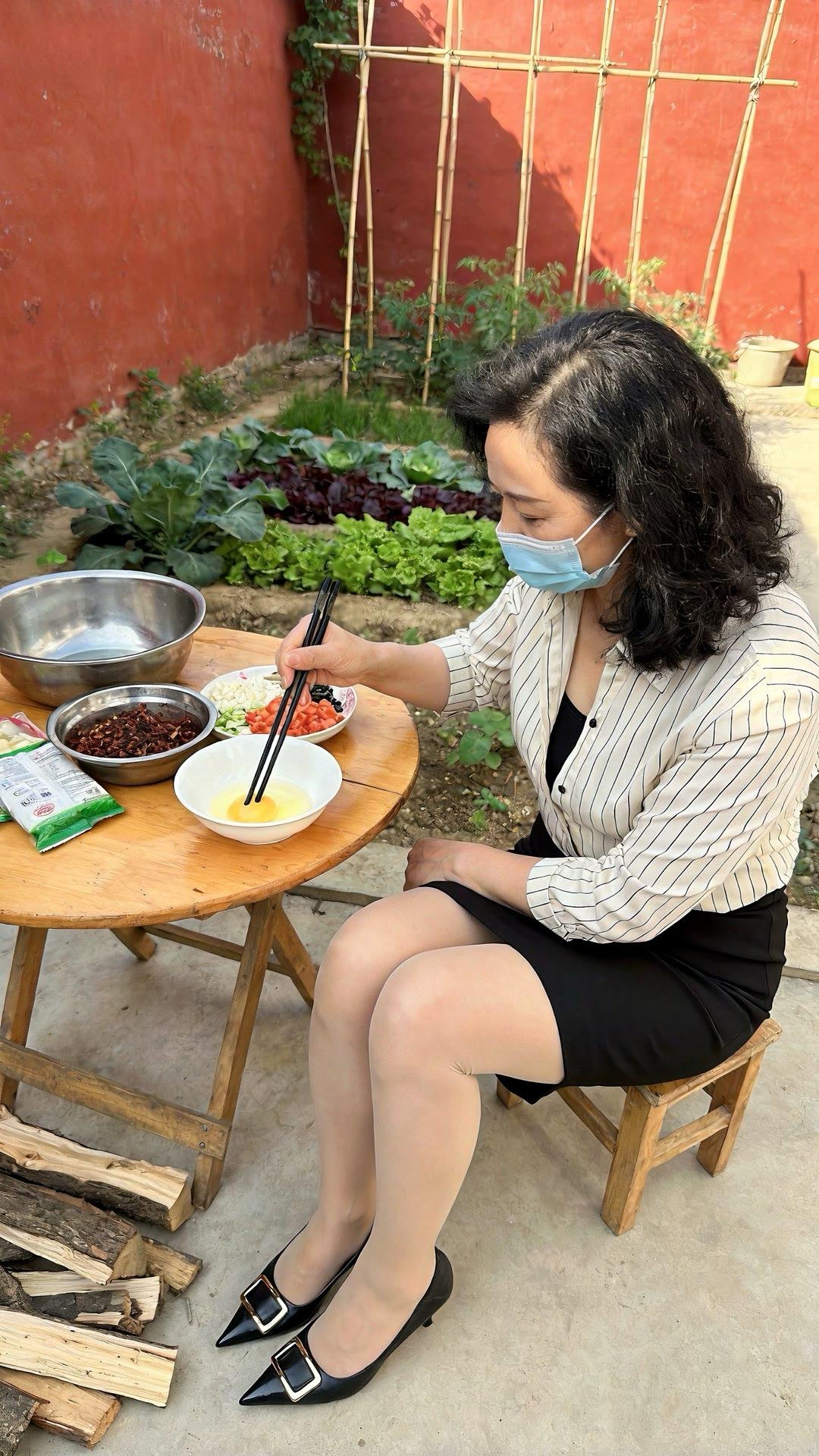 穿高跟鞋到底要不要穿袜子