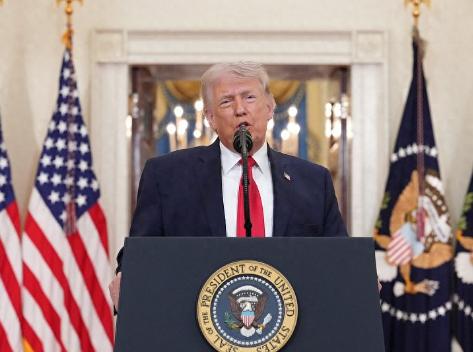 一场打了5周的仗，直接把特朗普逼到了绝境，国内油价涨得离谱，老百姓怨声载道，他的