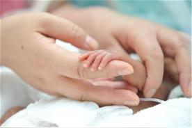 到了今天，还有一些“大聪明”认为，中国人口少出生才好，每年出生三四百万就行了，出