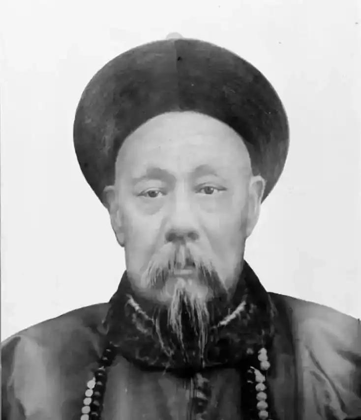 庚子事变后，洋人要求清政府处死一批主战派大臣。当名单递给慈禧时，慈禧圈下一个名字