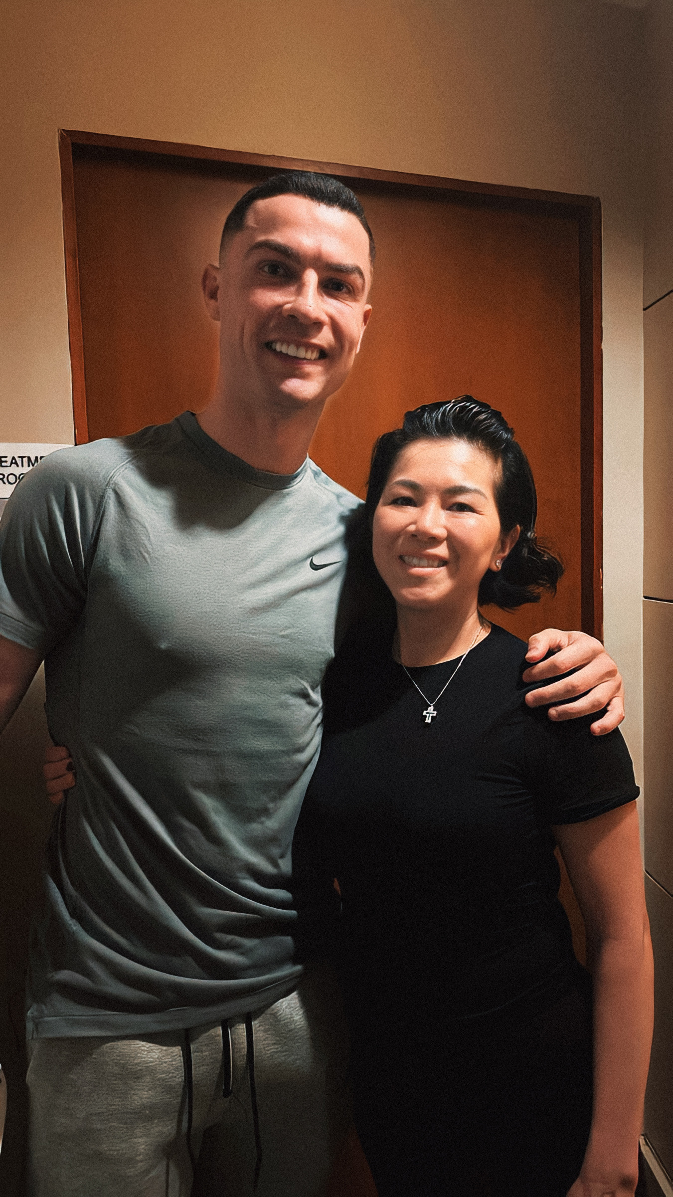 🛑可以确定的是C罗和乔治娜已经在美国，目前特朗普和沙特王储正在双边会谈，沙特