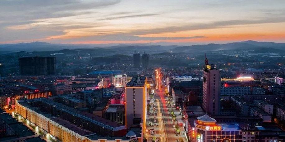 2019年10月，鹤岗房价二手房均价1807元；2020年10月，鹤岗房价二手