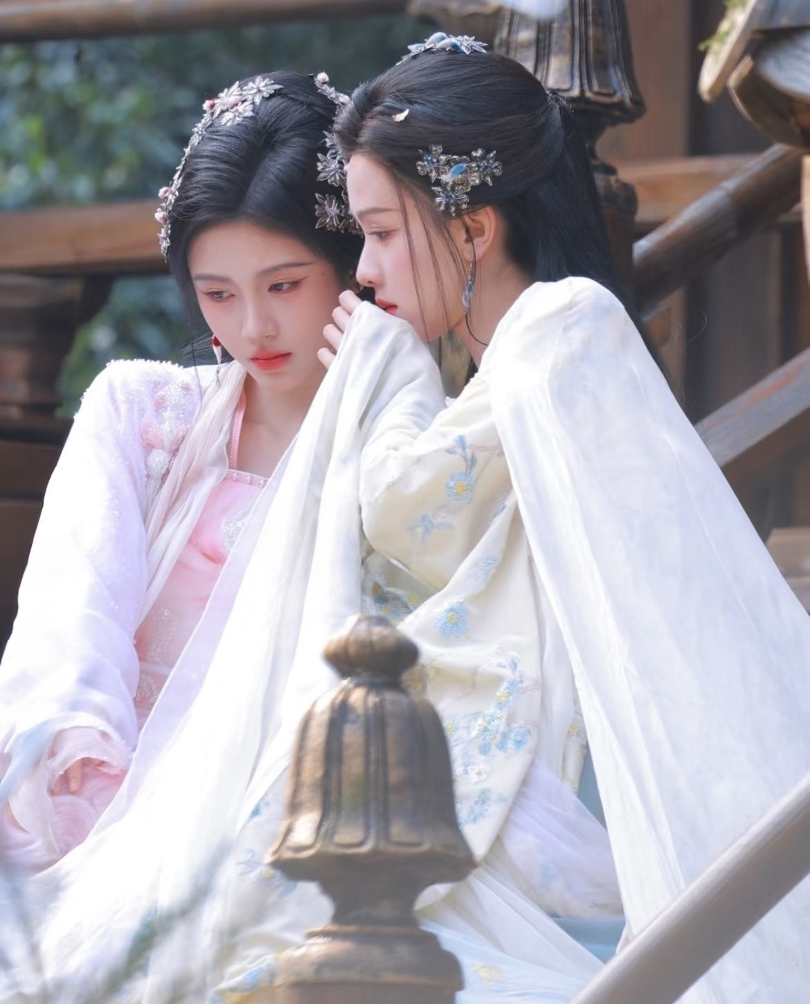 陈都灵和鞠婧祎CP氛围感都溢出屏幕了……