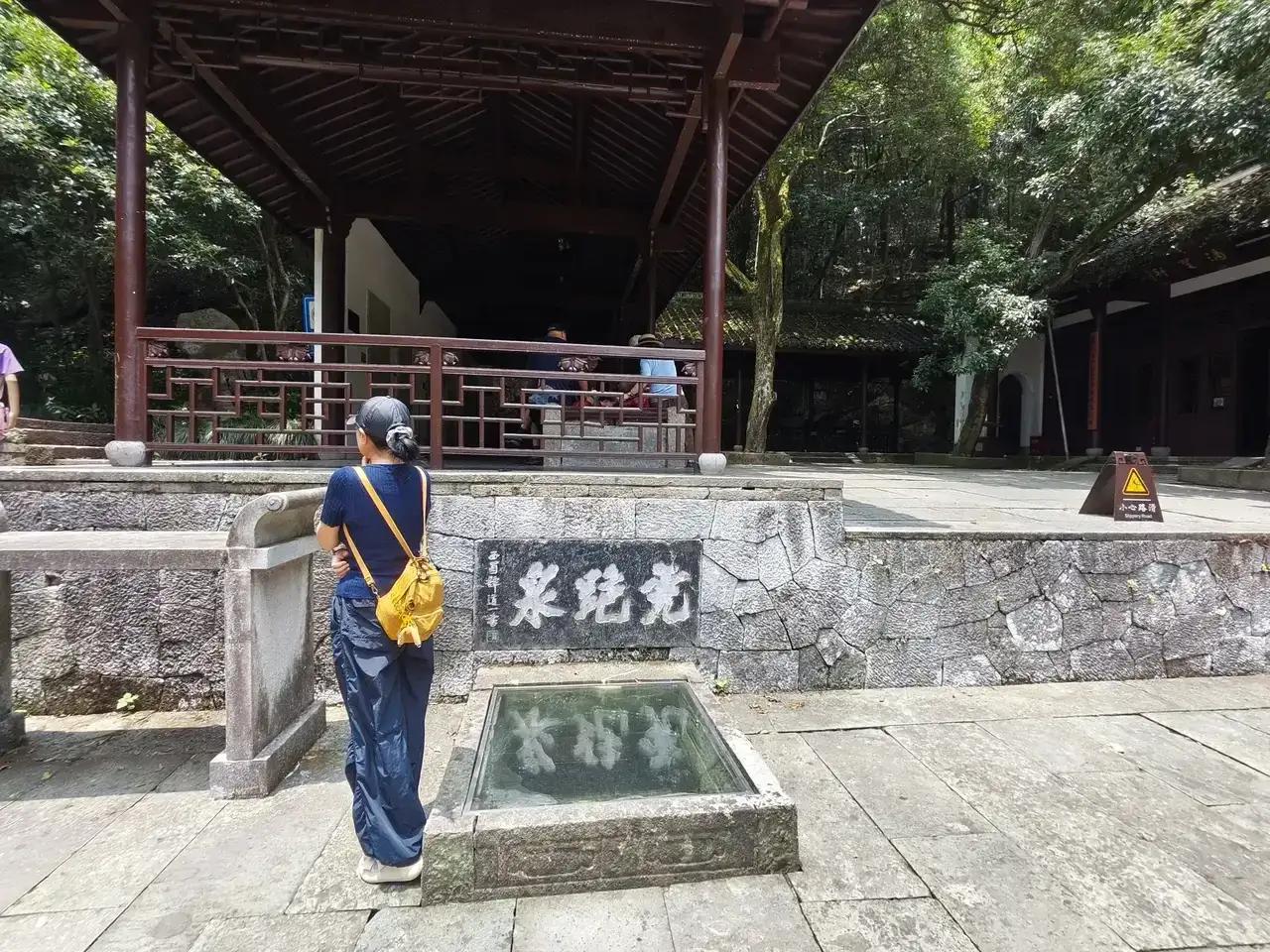 夏日旅游去哪里好呢？当然是杭州虎跑公园啦。虽然杭州热出了全国第一的高度，不过杭州