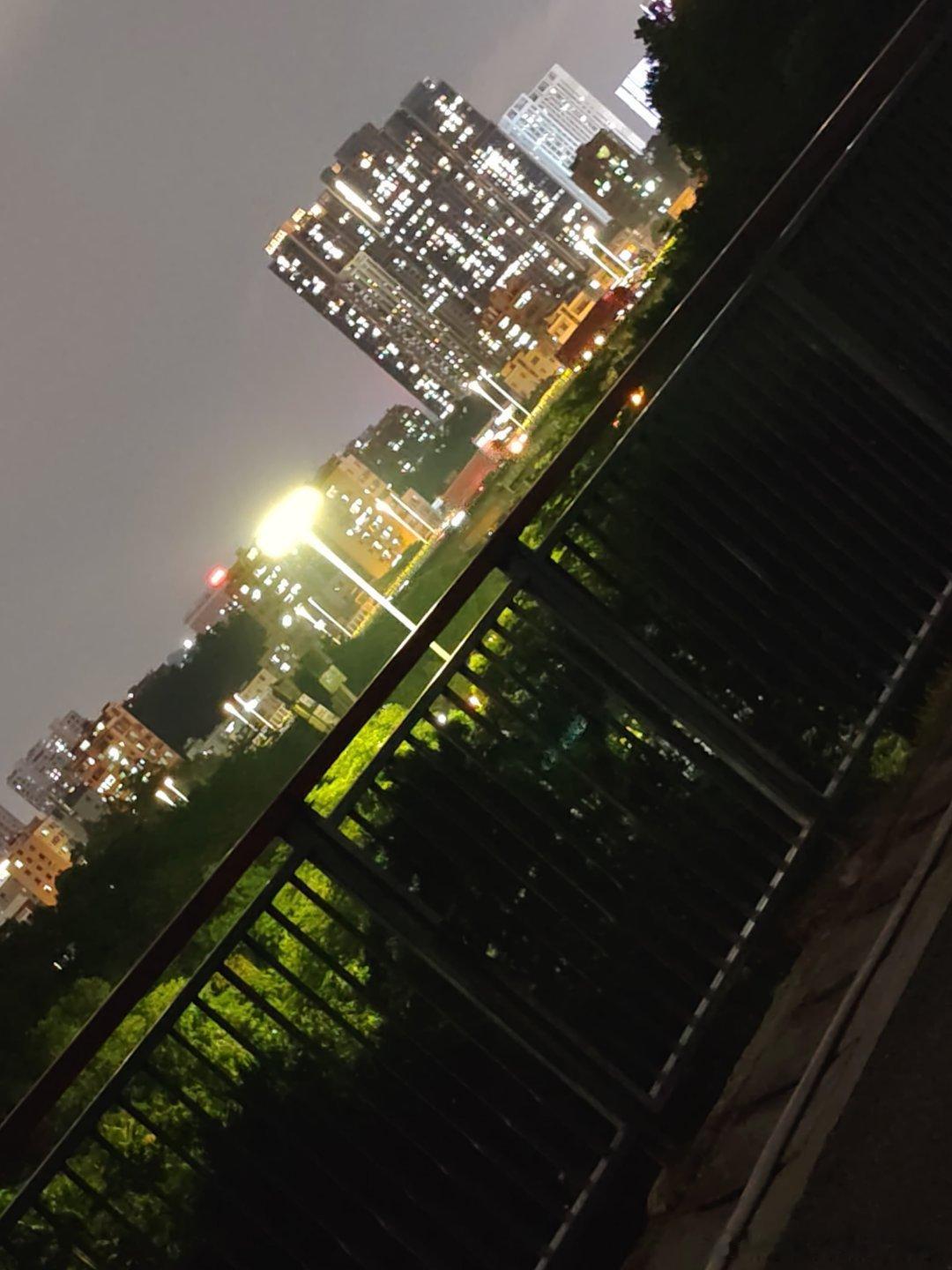从昨天到今天好难受，郁闷，胸口好像有团焖火，都晚上六点多了，我感觉一直很难受，想