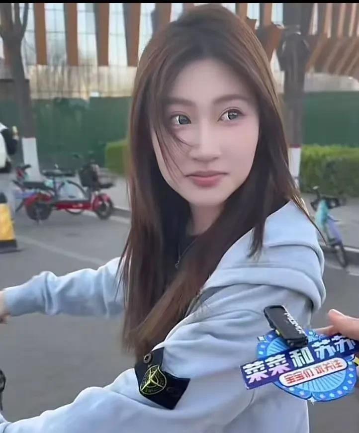 没房不嫁？街头采访女生婚恋观引爆争议：爱情VS现实的终极选择题！