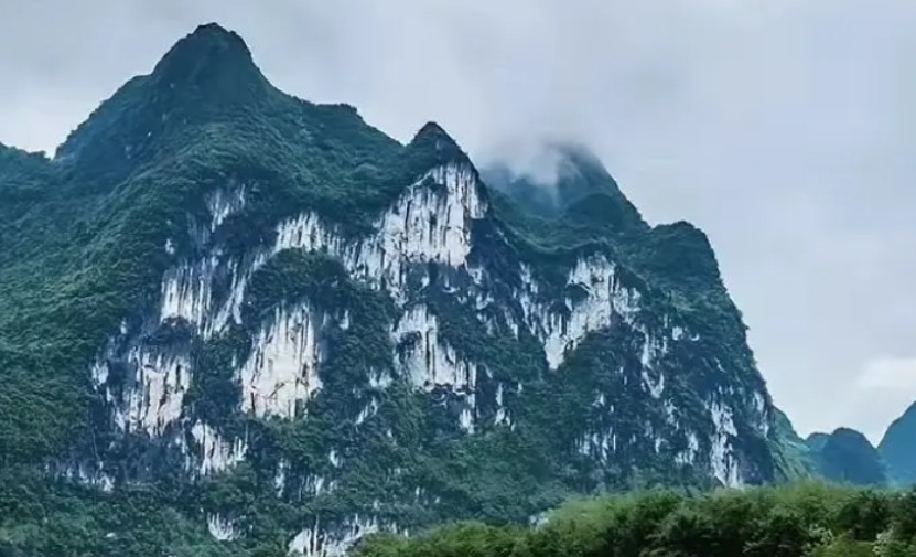 原来桂林九马画山，真有九匹马，给它画上就更像了。
