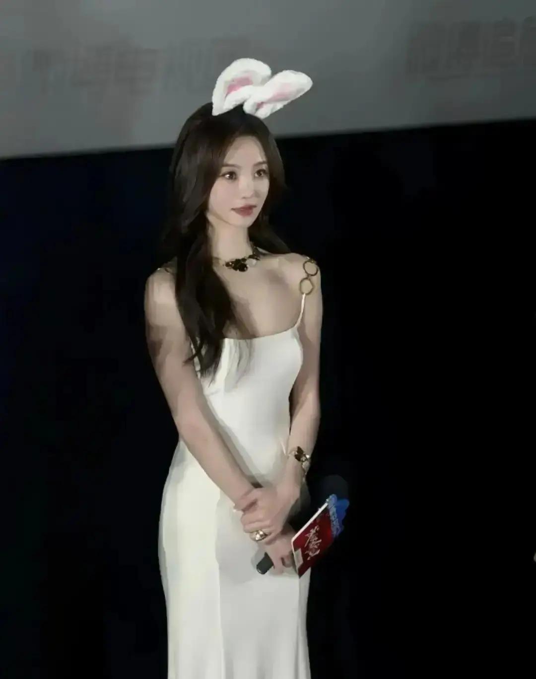 王楚然新剧刚播两集，弹幕里全是胡意旋像白鹿的刷屏。我盯着看了半天，三人都把古