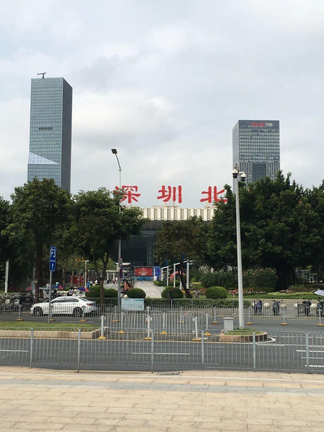 龙华，可能是深圳最容易被低估的一个区。很多人提到龙华，第一反应是「深圳北站」