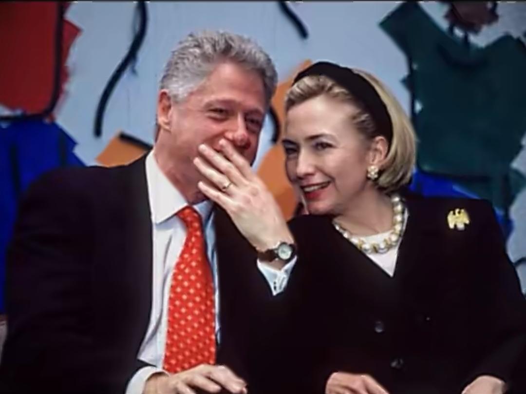 惊天大瓜！爱泼斯坦案炸出美国权贵遮羞布。这个春节，一个尘封多年的案子又炸上