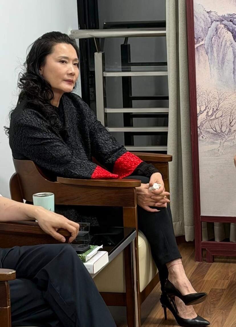 你们认识她吗？她是国家一级演员，要演技有演技，要颜值有颜值，她才是永远优雅的美