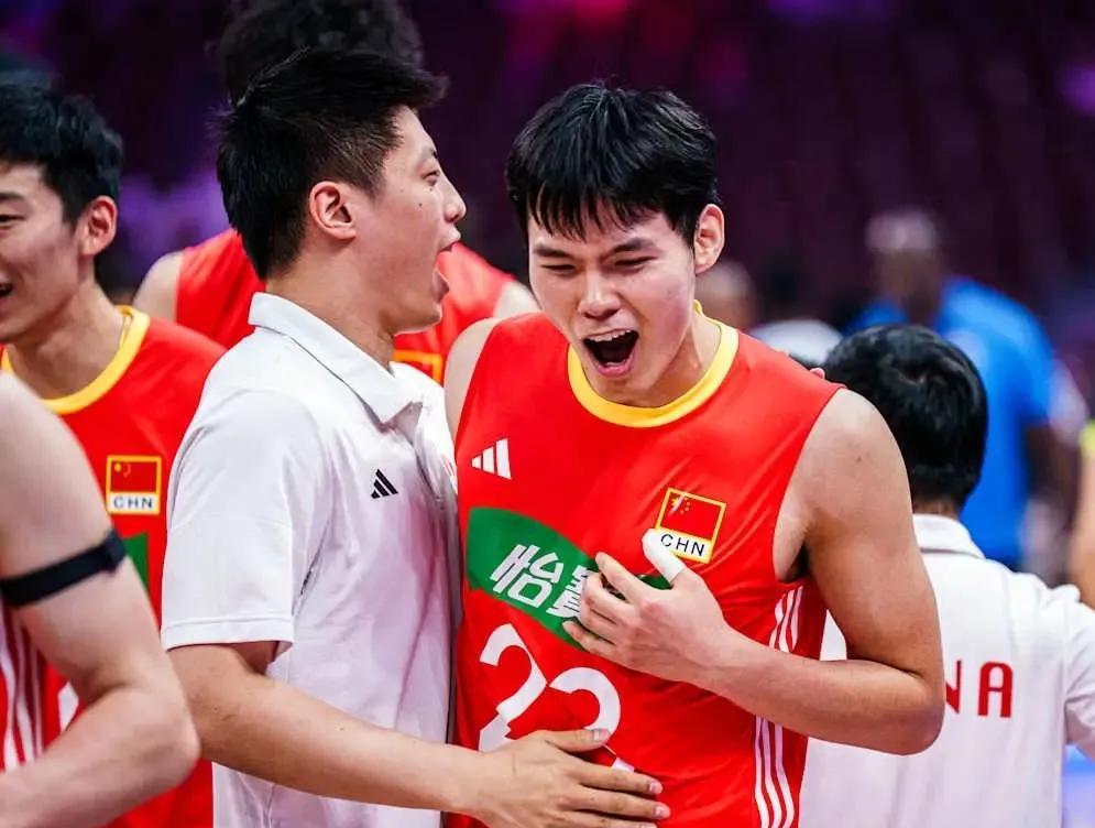 惊艳，中国男排首战25-19先胜一局，领先世界第一巴西！男排世锦