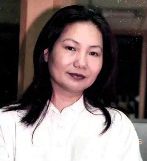 S妈阻止前女婿婚礼的事儿闹得沸沸扬扬，婚礼明天就举行，可S妈半夜在网上发声反对。