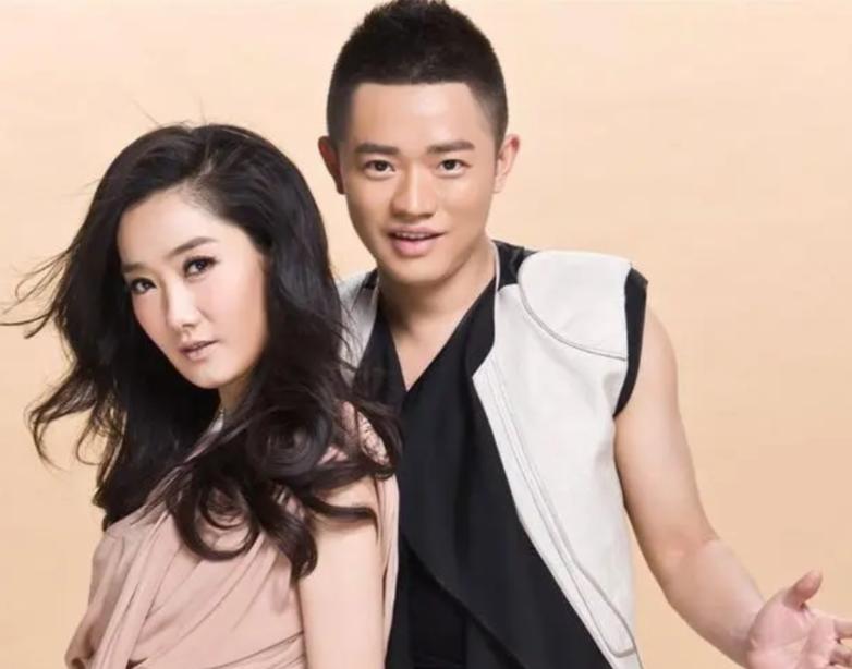 2006年，一男子为凤凰传奇写了一首歌。没想到一听完小样，玲花就把它扔了：“这也
