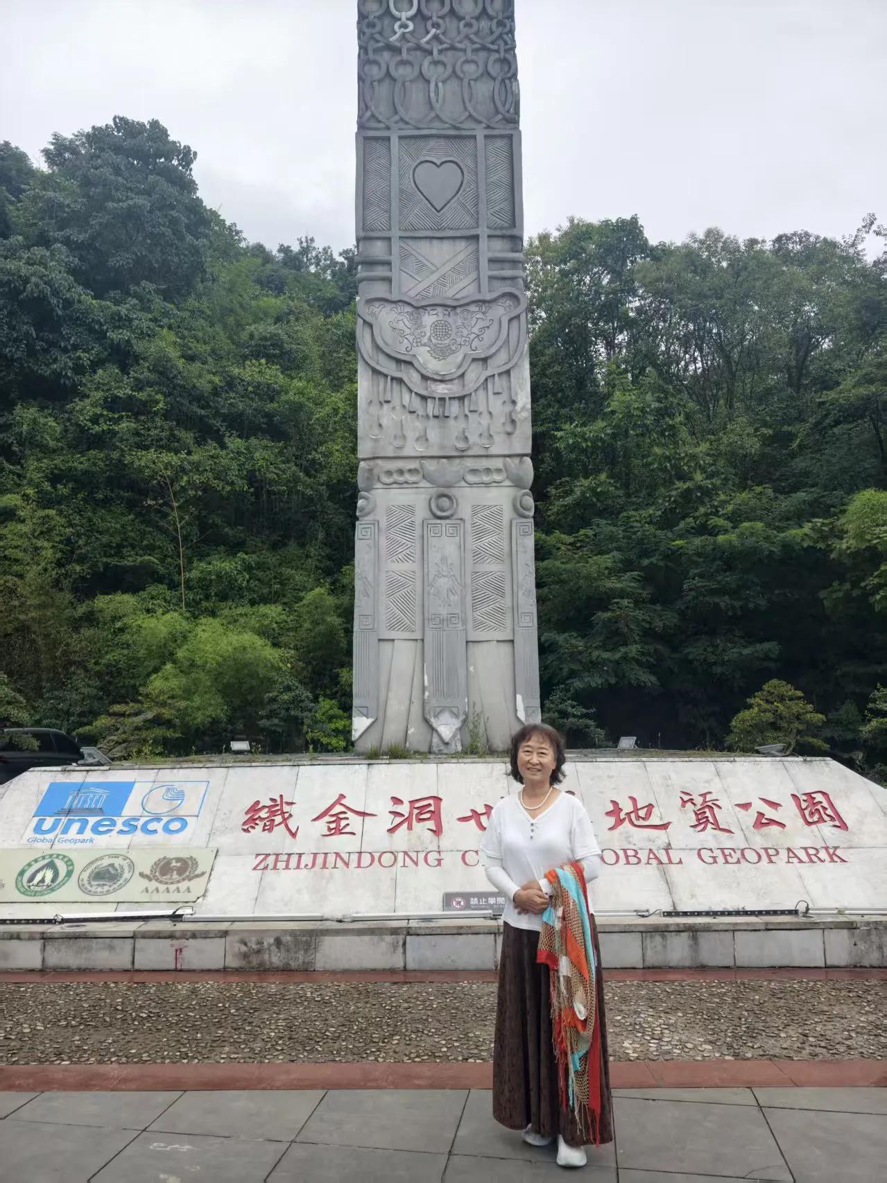 被誉为溶洞之王的织金洞，藏于贵州群山深处，是亿万年时光雕琢而成的地下天宫。洞内穹