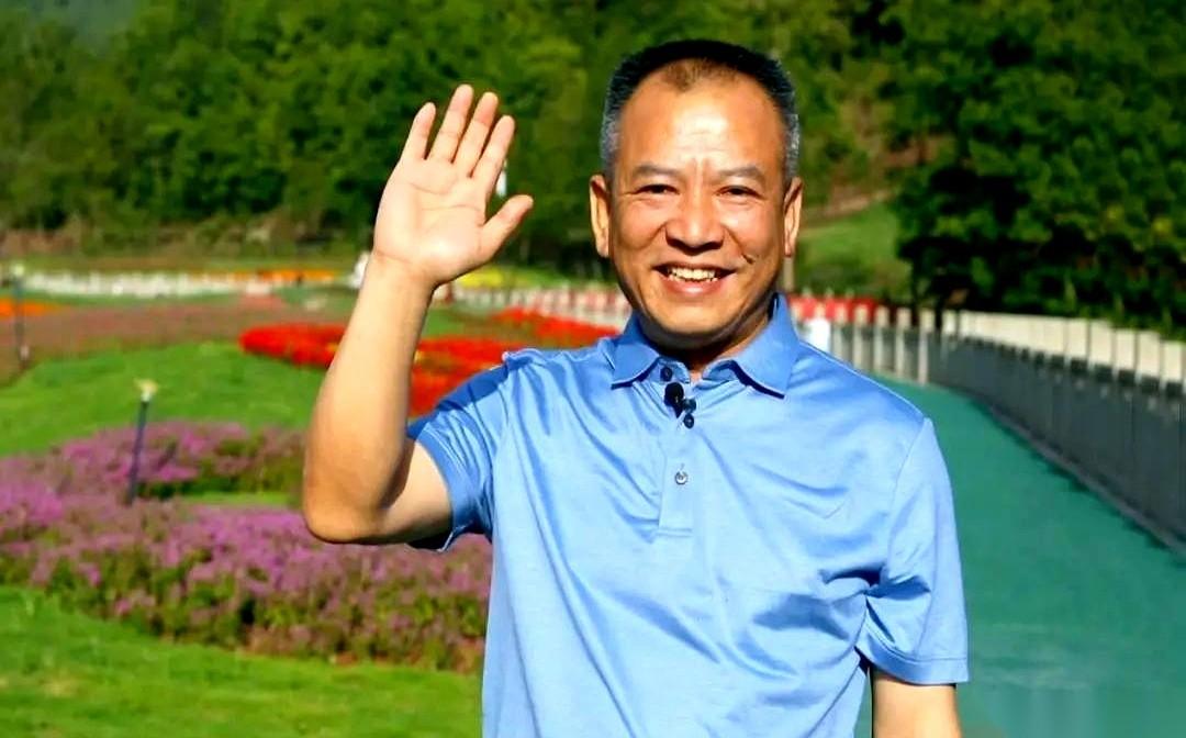 广元那位61岁的陈正永，他的故事，句号画得猝不及防。退休生活的大门，他一只脚刚