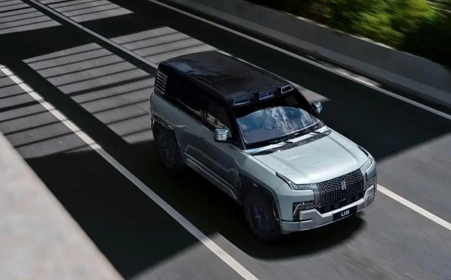 越野老炮要换车了？当奔驰大G车主看完仰望之后，会有啥反应最近北京有个挺有