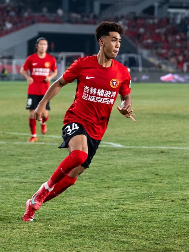 辽宁铁人中卫张洪福的母亲在接受媒体采访时说出一番感慨：“赛季初不少俱乐部都联系过