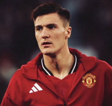 太阳报切尔西2022年曾尝试签下塞斯科，但塞斯科及其经纪人拒绝了这笔交易，认为对