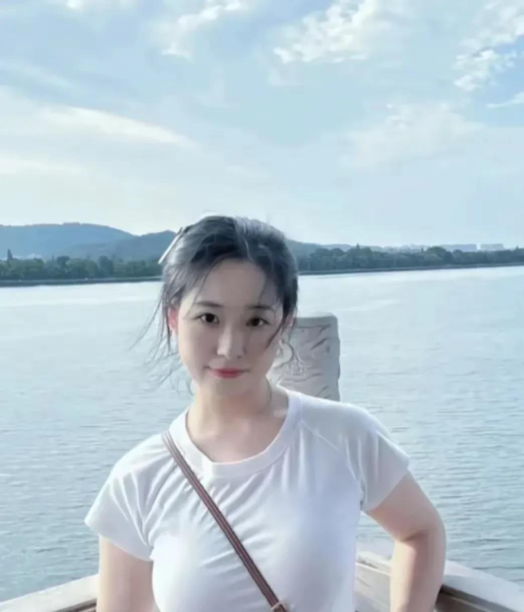 东北长春，八一水库，又叫檀香湾公园人比照片更好看今天不热，出来溜达