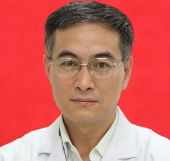 医生王福建到底有多可恨！农民工工地被绞断四根手指，全家砸锅卖铁凑了14万救命钱做