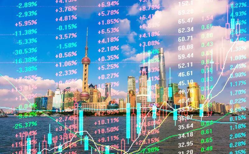 船一离港，人就慌了。2.2亿散户，没人告诉你浪怎么接。你盯着K线，像盯情人的