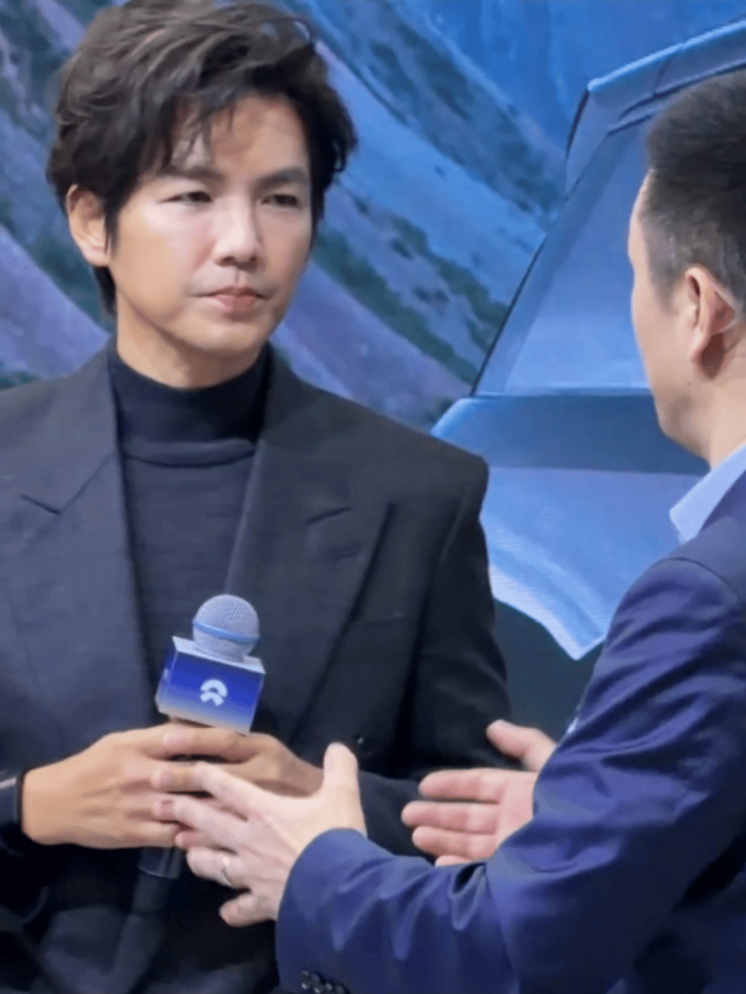 钟汉良的生图近照，他51岁能保持这样的状态，不油腻、不垮脸，已经相当难得了