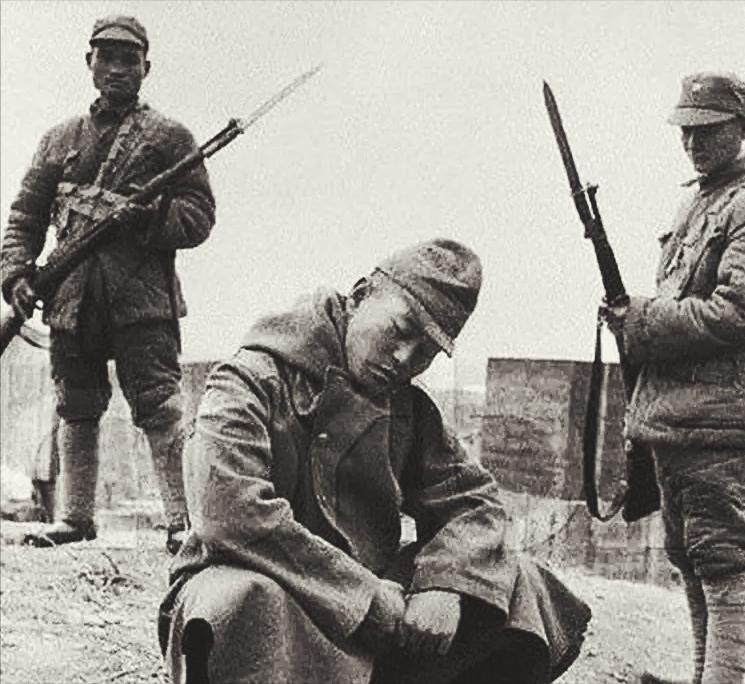 抗战中，八路军活捉了日军中佐，刘伯承大喜过望，忙说要奖励这个战士，可当听说俘虏是