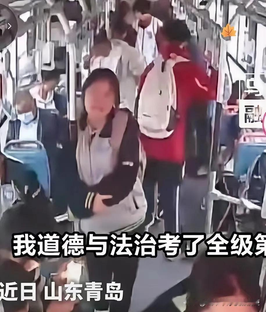 青岛女孩公交上求夸奖，司机次日举动甜爆全网：这才是最治愈的人间烟火4月21