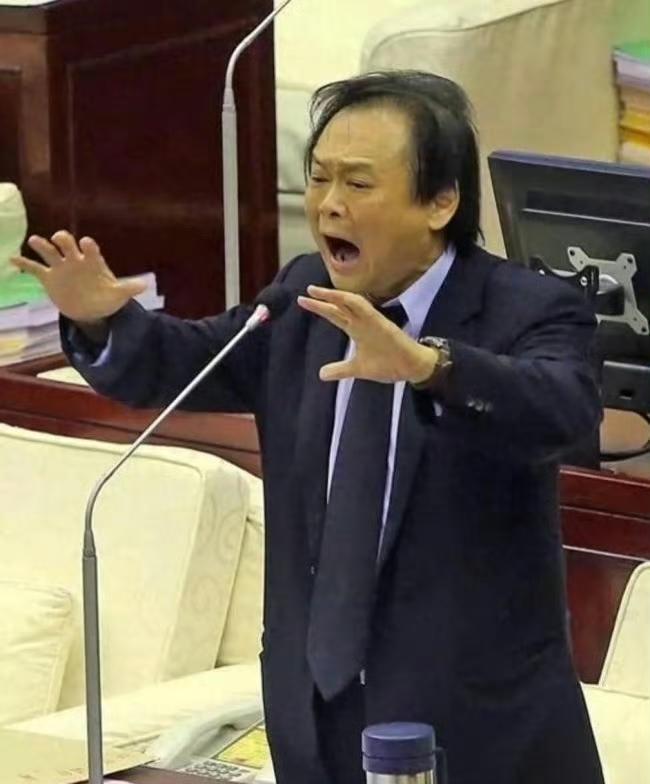 帮大家理一下，我们在岛上的消息网络是如何被对手给顺藤摸瓜的！先是当年转递台大刊物