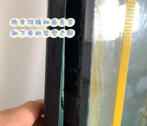 我家装修换窗户，花了1万2。当时看着挺漂亮，师傅拍拍胸脯说“放心，十年不漏”。结