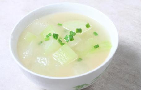 夏天就爱吃这碗冬瓜汤，少油少盐少调料，我家隔一天吃一次，真香一到夏天胃口就变差