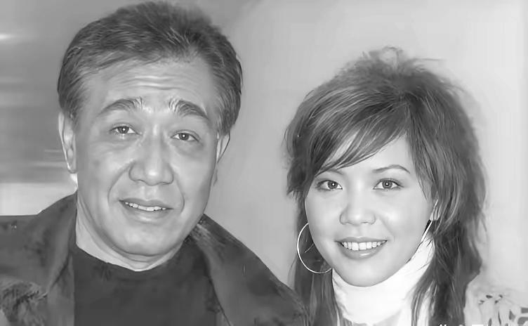 2009年，67岁的张帝干了件轰动事儿——娶了34岁的小阿姨张馨茹。大伙儿光