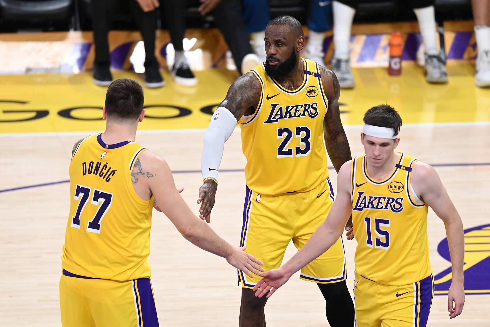 NBA杯1/4决赛，湖人119-132不敌马刺，问题还是太多了！1.艾顿和八