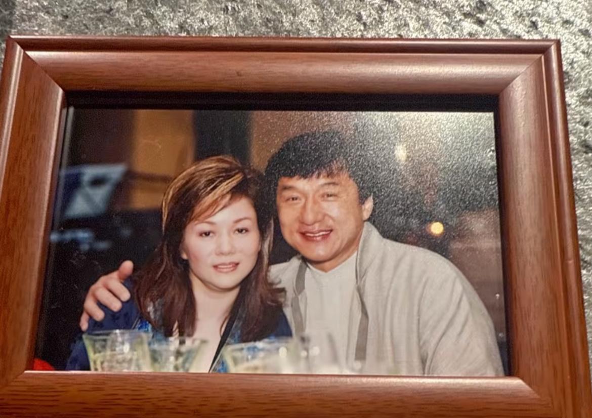昔日的富婆也落魄了，看来，这个世界上就没有所谓的“永久”，也无怪乎现场没有明星。