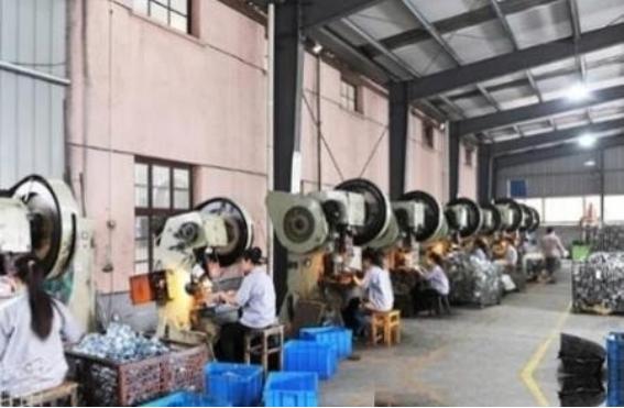 为什么制造业向外国搬迁，而不向中西部搬迁？简单来说，除了广西和四川，其他西部省份